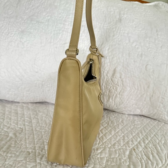 Prada re-edition 2005 nylon bag - Picture 7 of 8